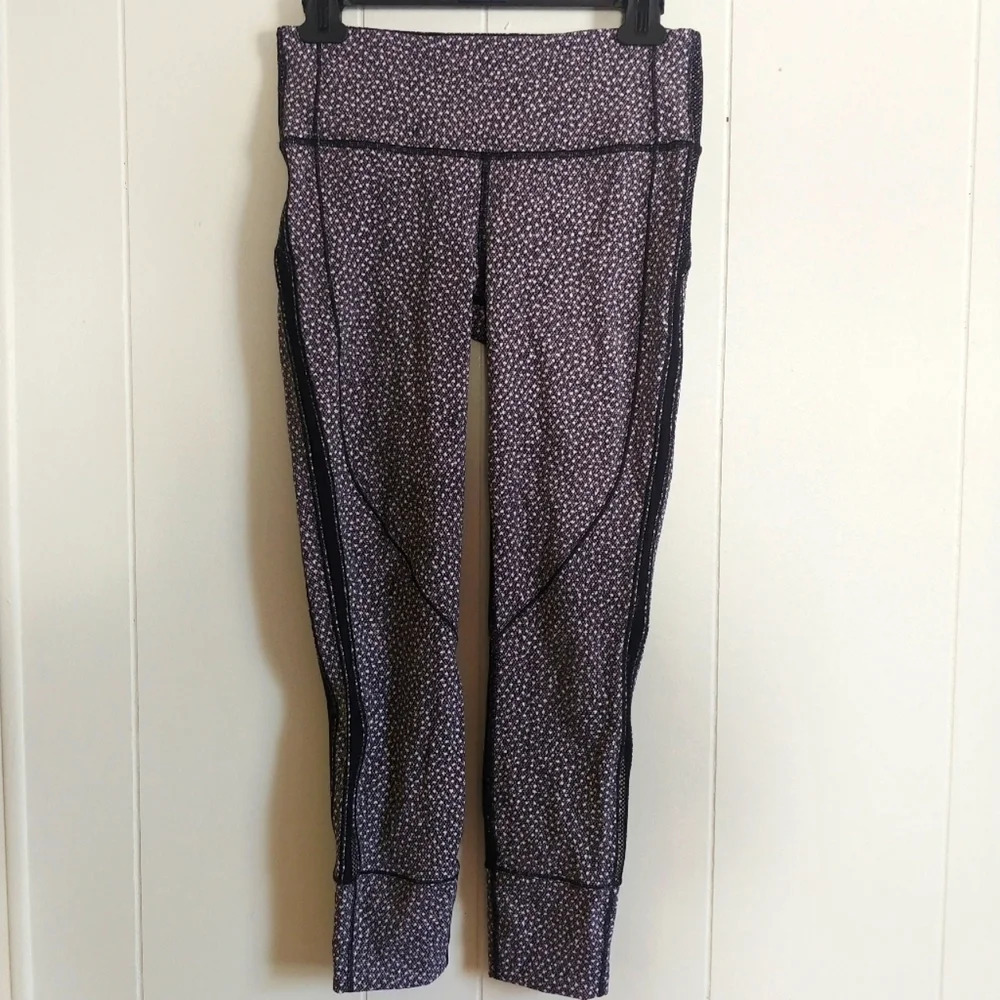 Lululemon Sz 6 Hit It 7/8 Tight Frozen Fizz White Black.